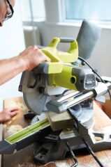 Ryobi EMS254L Kızaklı Gönye Kesme Makinesi 2000W 254 mm - 5133001202