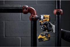 Dewalt DCF922P2T 18V 2x5.0AH Li-Ion Kömürsüz Çift Akülü Somun Sıkma Makinesi