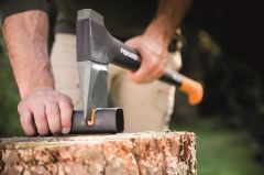 Fiskars XS, X7 Parçalama Baltası + Bileme Aparatı Seti
